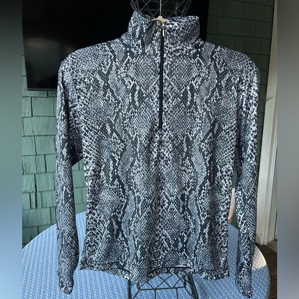 NILS Monochrome snakeskin Patterned base layer top with 1/4 zip. Size small. - Picture 5 of 8